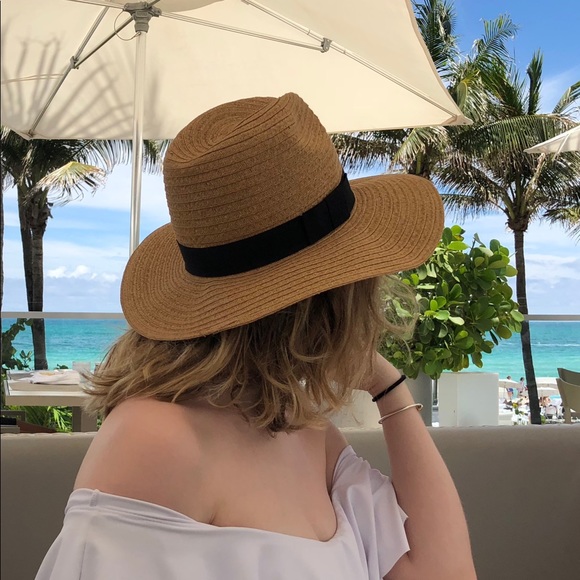 Meet your posher, Iris! - Picture 2 of 3